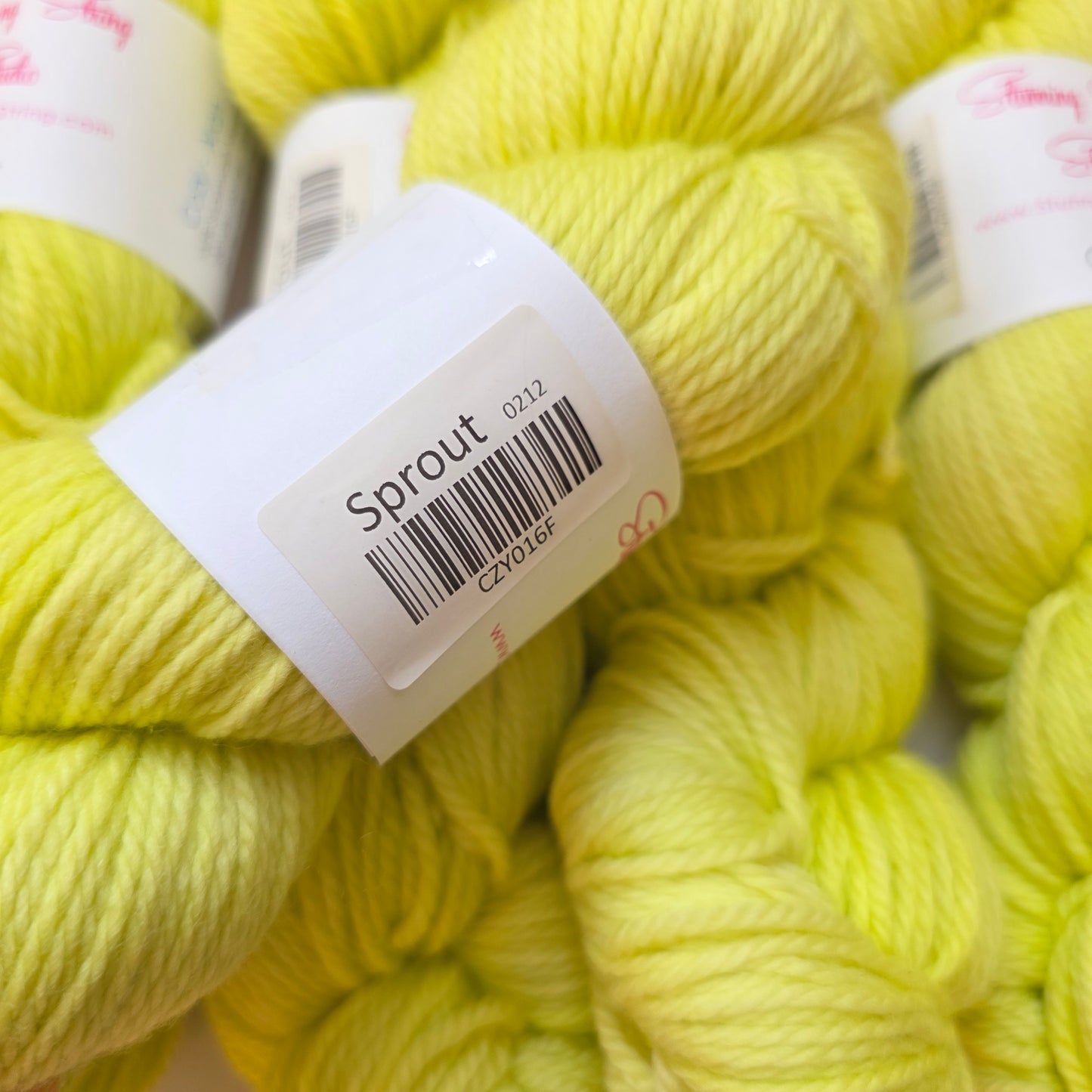 Stunning string studio Cozy aran