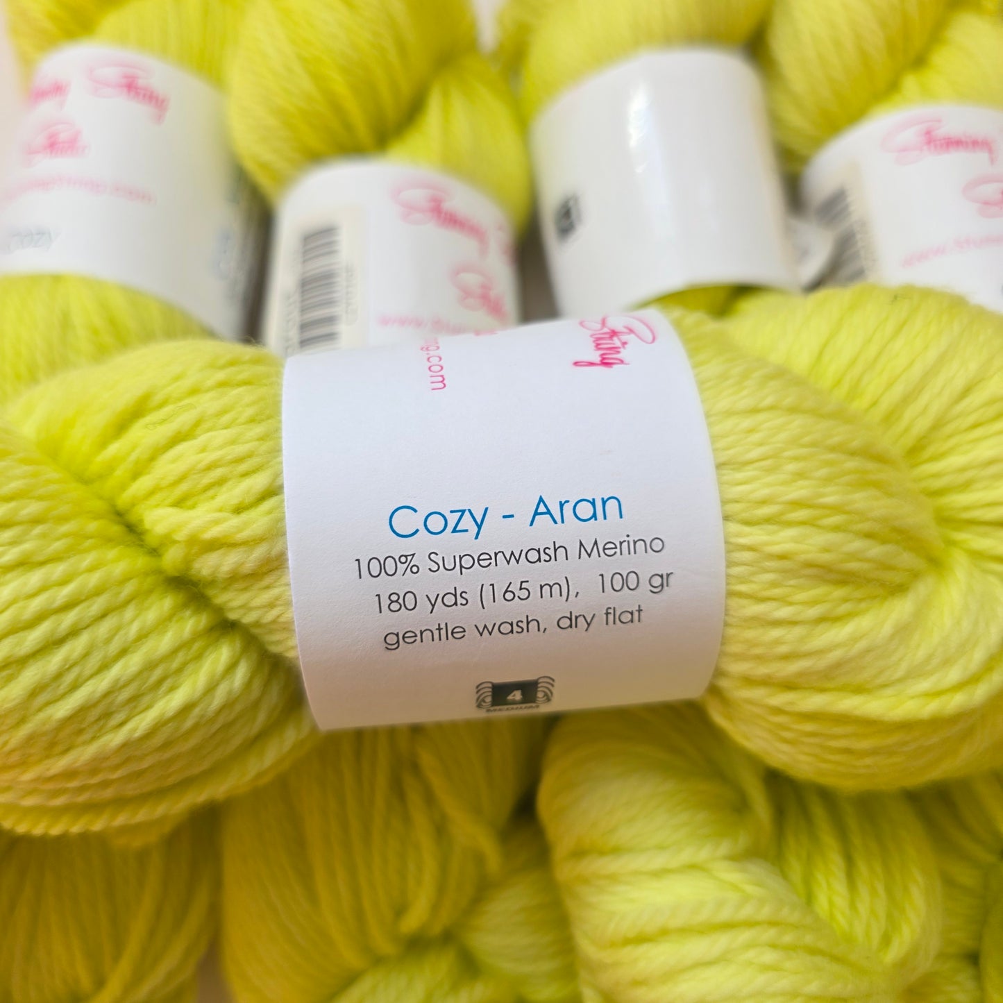 Stunning string studio Cozy aran